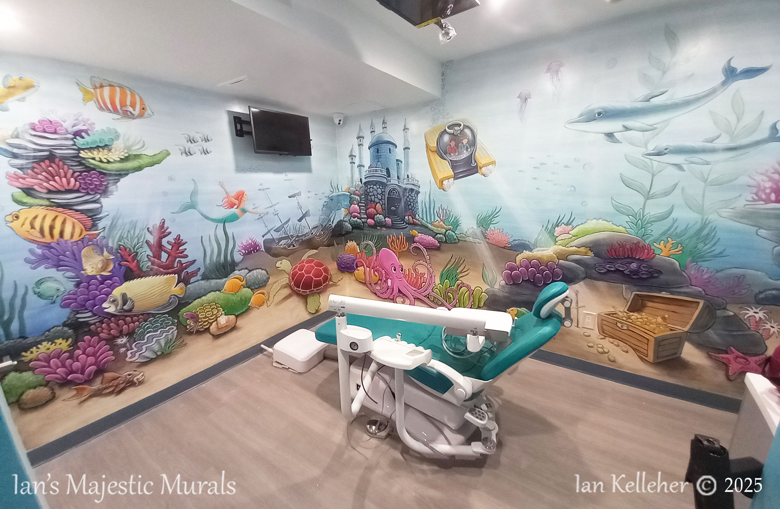 iankelleher_underwatermermaidsubmarine_mural_01.jpg